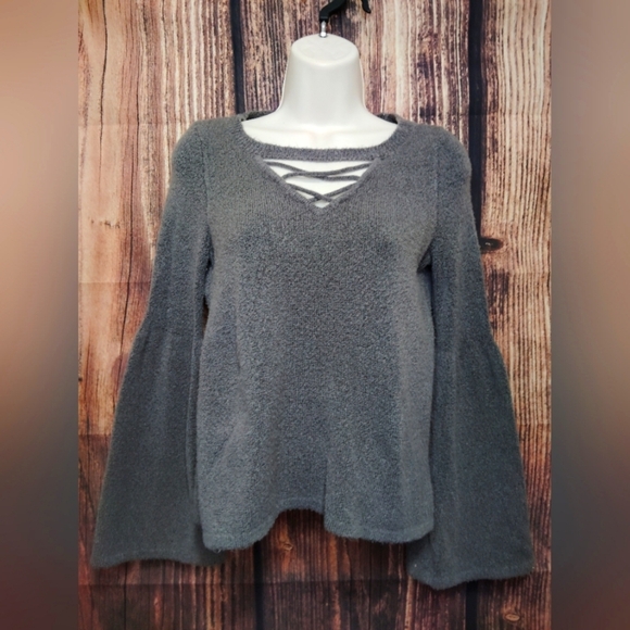 American eagle women's bell sleeve soft sweater in size Small - Picture 1 of 6